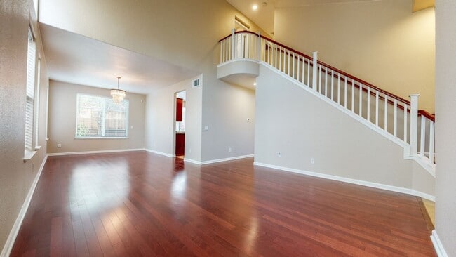 Building Photo - Windsor 4 bedroom, 3 bathroom in the  Vint...