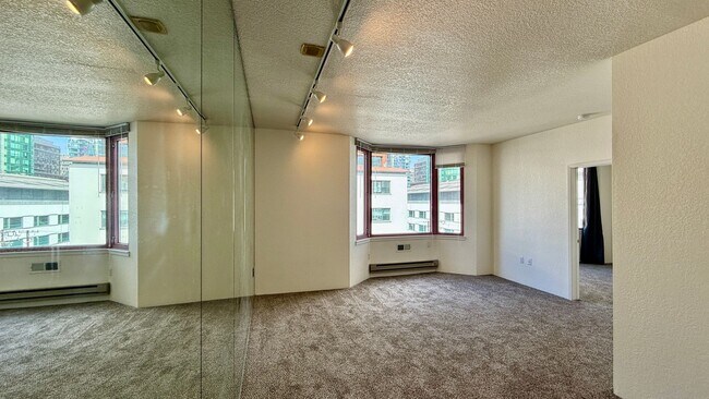 Foto del edificio - One Bedroom**Parking Included**The BayCrest- A Full Amenity Building**Open House**Sat/Sunday**11-...