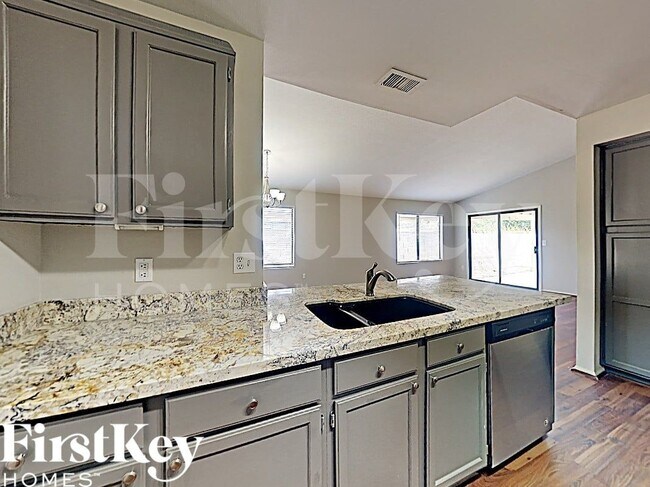 Foto del edificio - 3167 W Foothill Dr