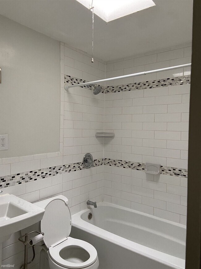 Building Photo - 2824 Edgecombe Cir S