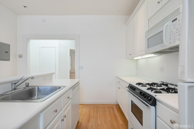Building Photo - 2664 Baker St