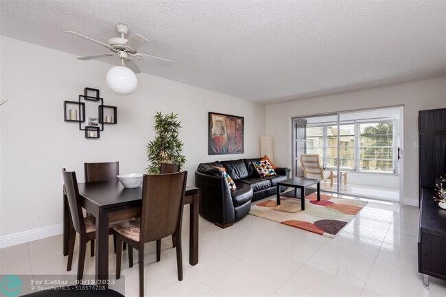 Foto del edificio - 5901 NW 61st Ave