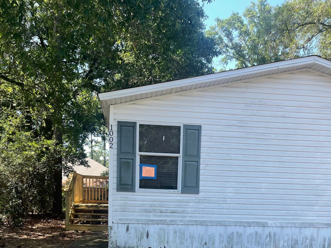 Primary Photo - Spacious 4 Bedroom 2 Bath Mobile Home $ 19...