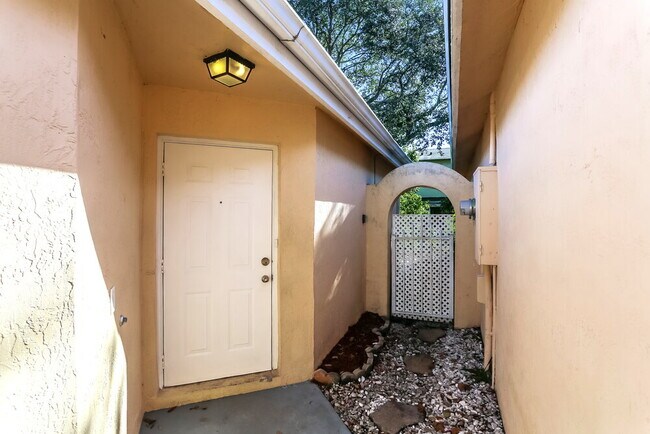 Building Photo - 4082 Eastridge Dr