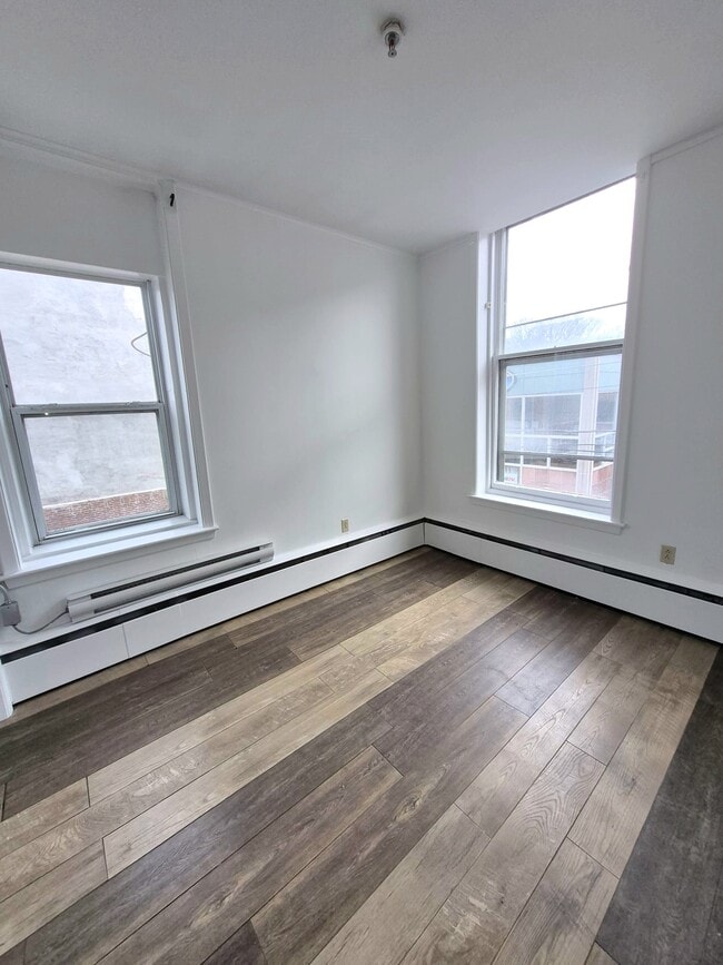 Building Photo - 2-Bedroom - 1 Bathroom Apartment – Uptown Saint John
