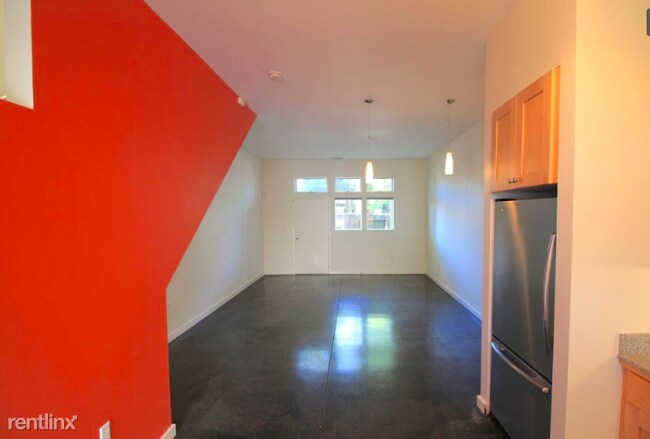 Foto del edificio - 2 br, 1.5 bath Townhome - 1222 32nd St