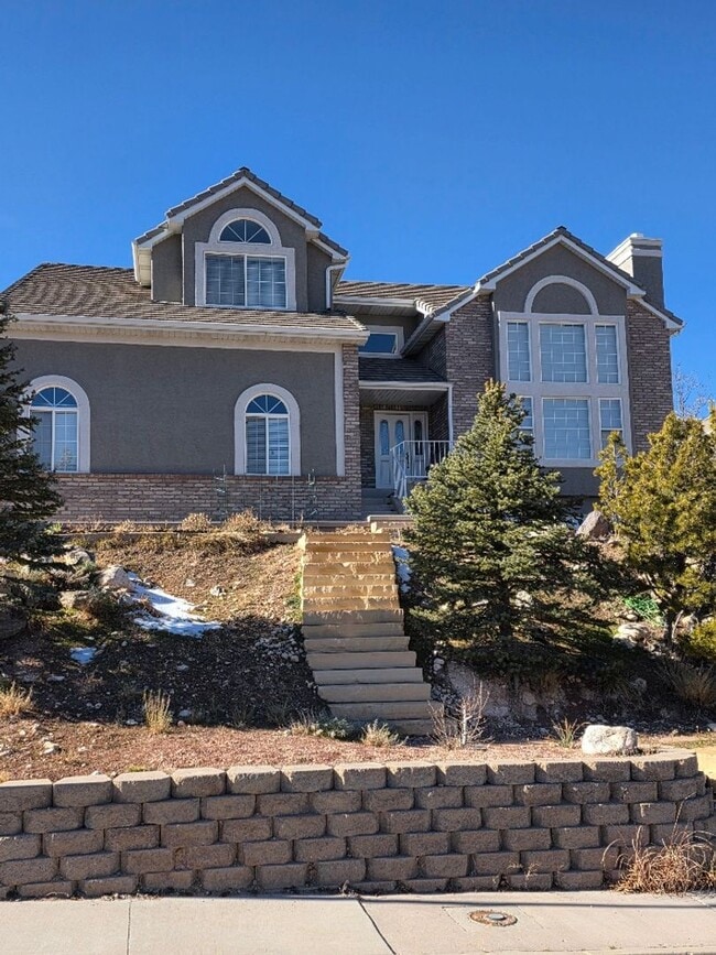 Building Photo - Charming basement apartment