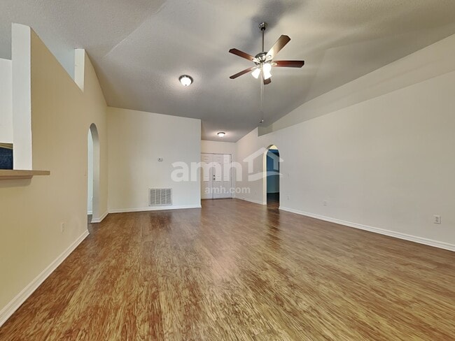 Foto del edificio - 25209 Hyde Park Blvd