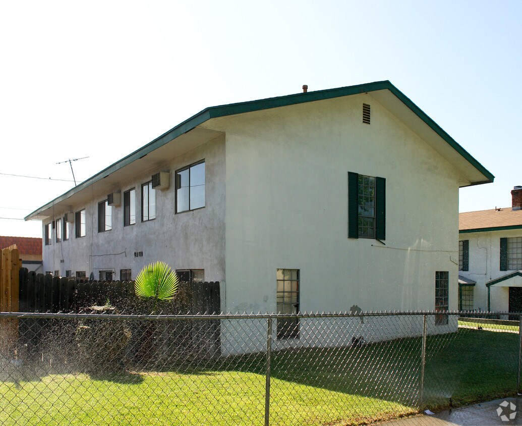 Building Photo - 1044 N Sacramento Ave