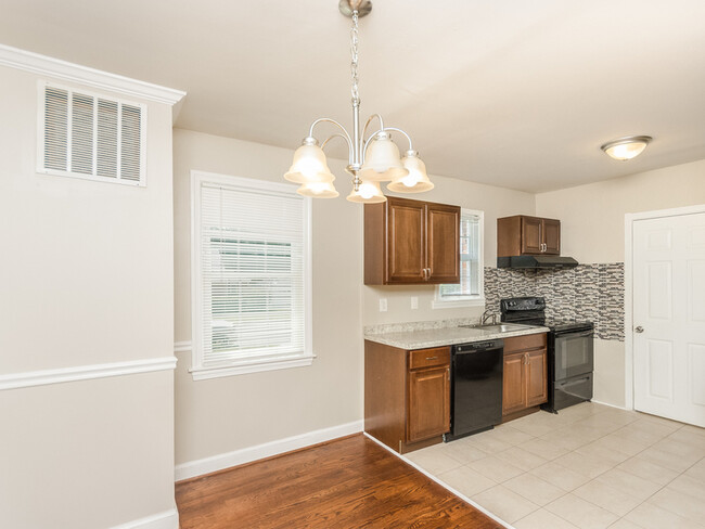 Building Photo - 2716 Schooley Dr
