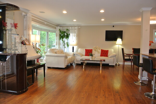 Lving Room -1 - 426 Locust Rd