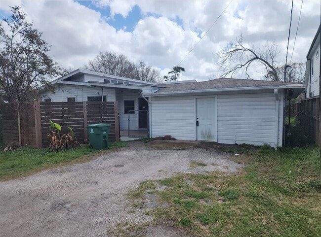 Building Photo - 9021 Lomax St