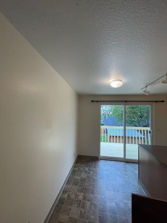Building Photo - 1518 W Street -PDFT VAN
