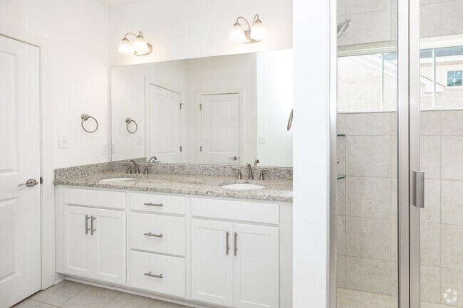 Baño principal de 3BR, 3BA a 160 metros cuadrados - Wyld Palms