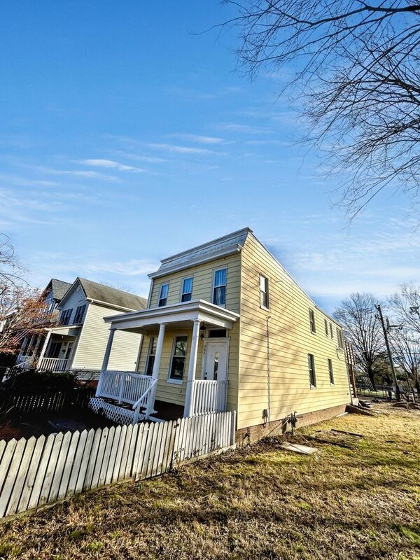 Building Photo - 3021 Grayland Ave