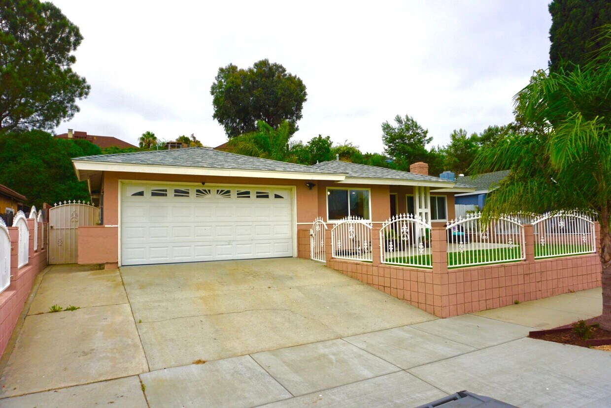 Primary Photo - Quaint Four Bed/ Two Bath in Oceanside