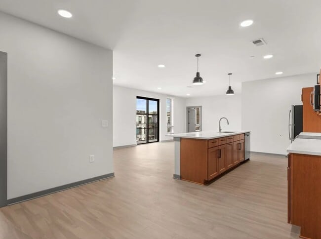 Building Photo - Red Oak Flats