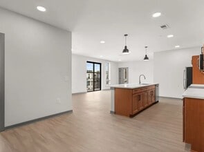 Building Photo - Red Oak Flats