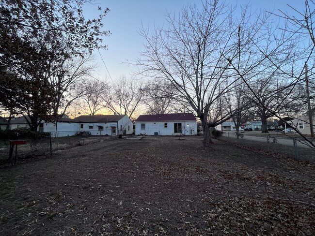 Foto del edificio - Across the street form Chisholm elem. Scho...