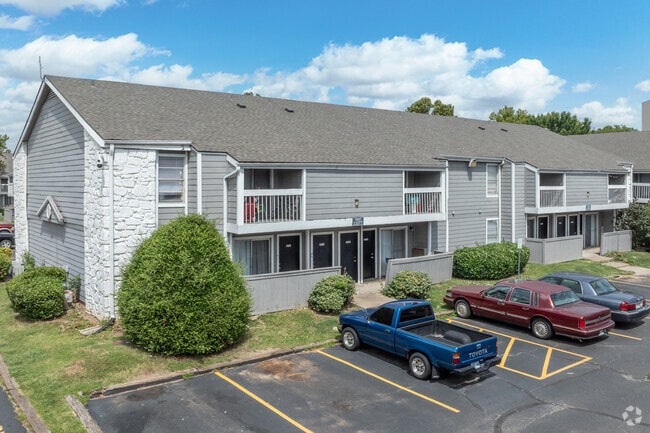 Building Photo - Huntington Hollow Apartments