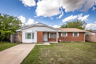 Building Photo - 6927 SW Cherokee Ave