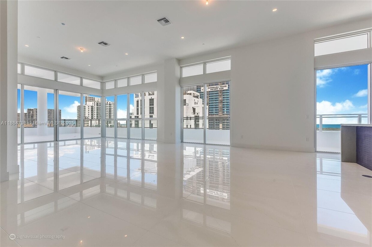 Primary Photo - 1080 Brickell Ave