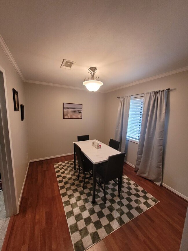 Foto del edificio - 2-bedroom 1-bath