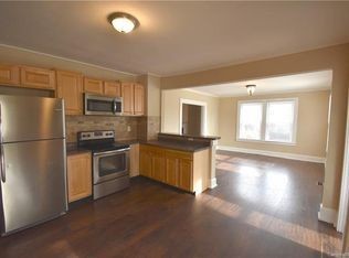 Building Photo - 4 Bedrom Country Living In The City