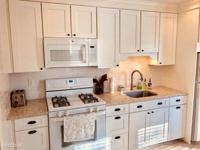 Building Photo - 1 br, 1 bath Apartment - 129 S Kensico Ave