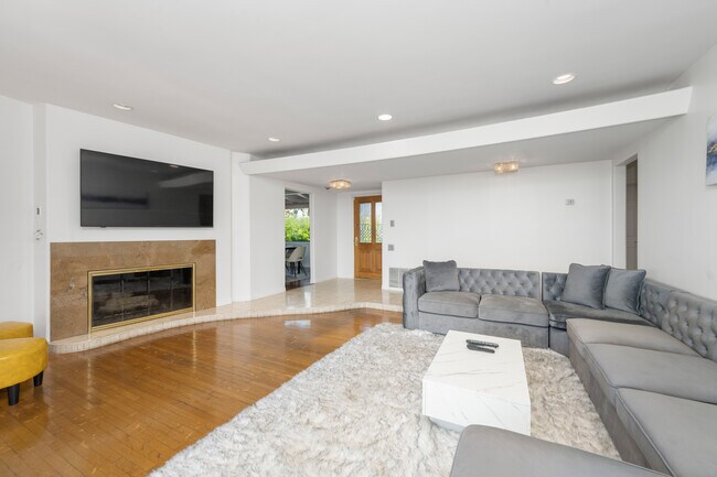 Foto del edificio - 4033 Cody Rd