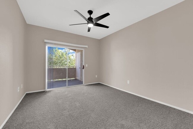 Building Photo - 3400 Cabana Dr