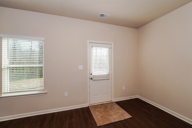 Building Photo - 484 Clover Cir, Springville, AL