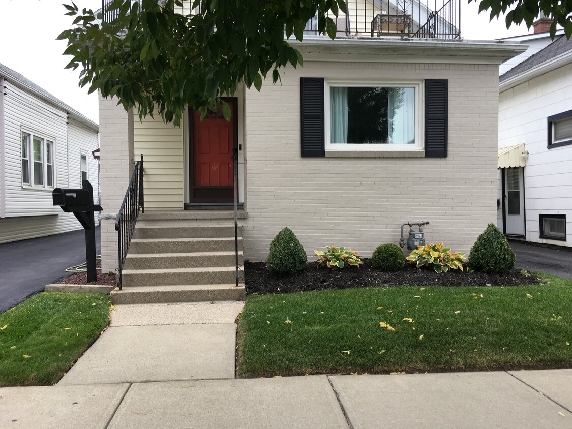 174 LaSalle Kenmore - 174 Lasalle Ave