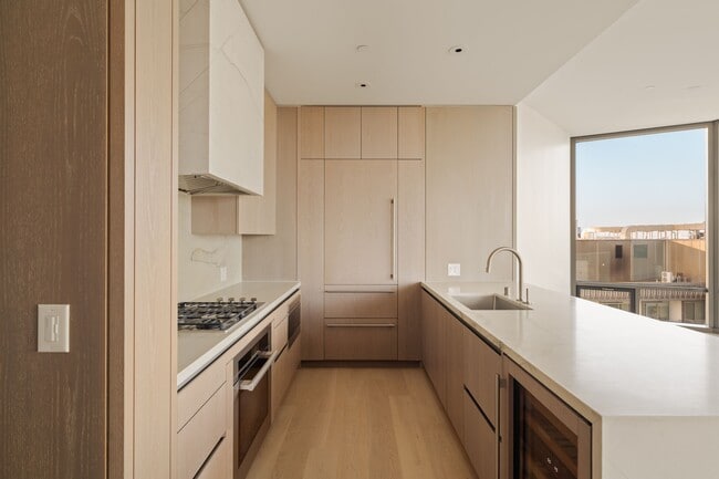 Building Photo - 211 Elm Ct