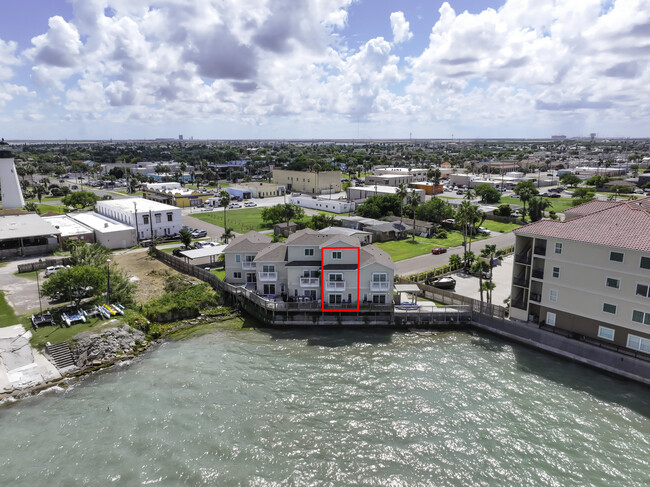 Building Photo - 404 N Tarnava St