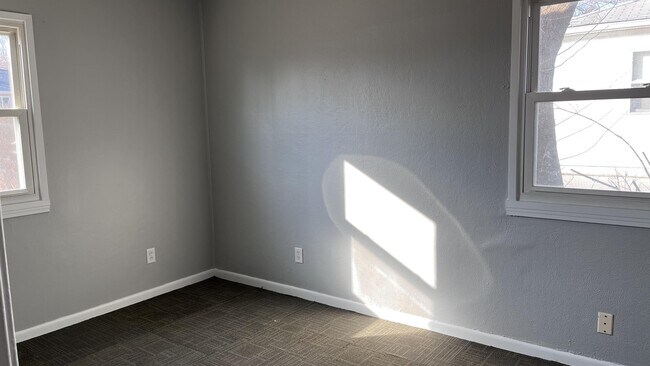 Foto del edificio - 2424 Reynolds Ave SW