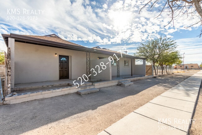 Building Photo - NICE DUPLEX FULLY REMODELED - OWNER / AGENT