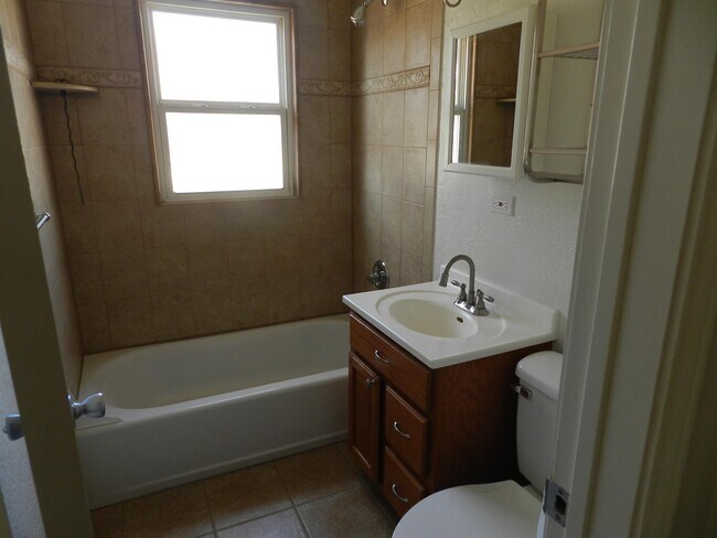 Foto del edificio - 2704 NW 26th St