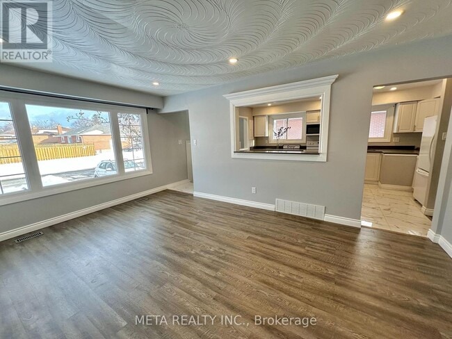 Building Photo - 1398 Lakefield St