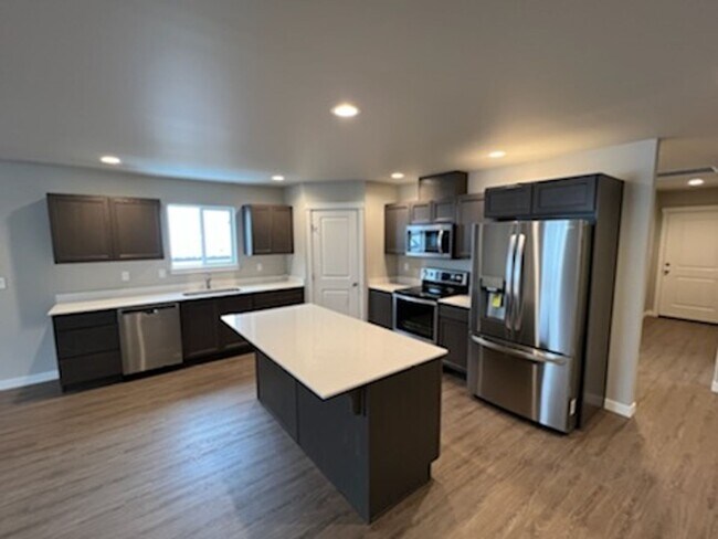 Building Photo - 1098 S New Oak Ln