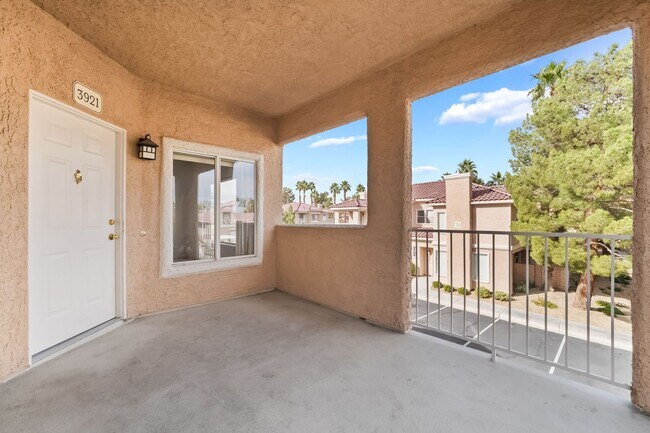 Building Photo - Charming Henderson Condo in Gated Communit...