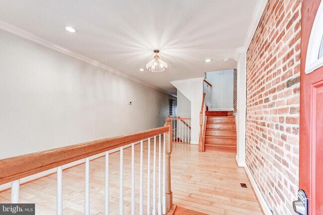 Building Photo - 145 N Streeper St