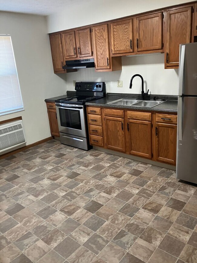 Foto del edificio - Spacious 2-Bedroom Living in a Quiet Commu...