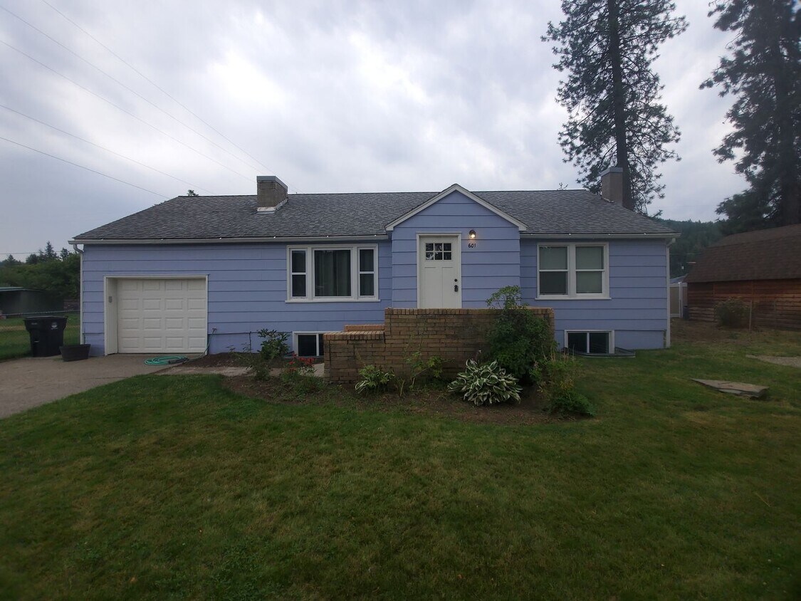 Primary Photo - Newly Remodeled