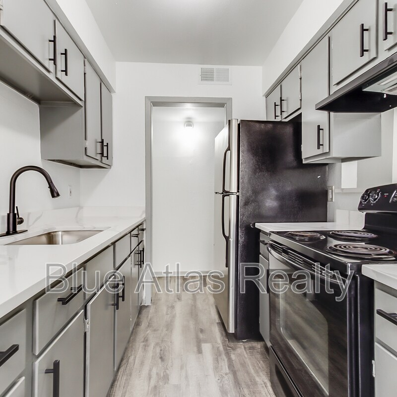 Foto principal - 912 Isbell Rd