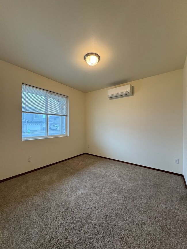 Building Photo - Spacious 5-Bedroom Home with Fenced Yard & Oversized Garage