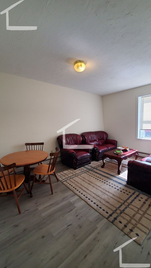 Building Photo - Pet-friendly 2-Bedroom Apartment in Allsto...