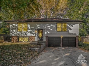 Building Photo - 300 SE Circleview Dr