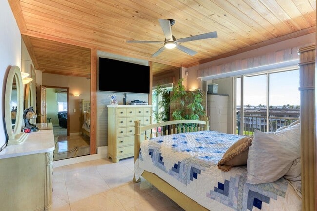 Building Photo - 100 Paradise Harbour Blvd