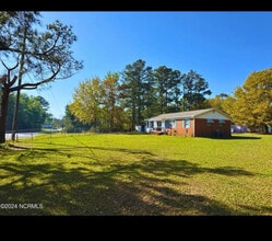 Building Photo - 452 Nine Foot Rd